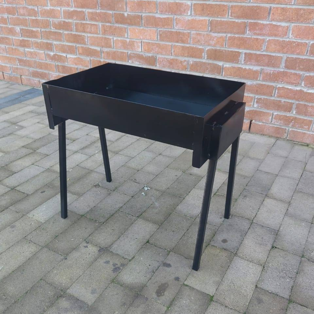 Parrilla Articulada com Base Resistente – Portátil e Prática