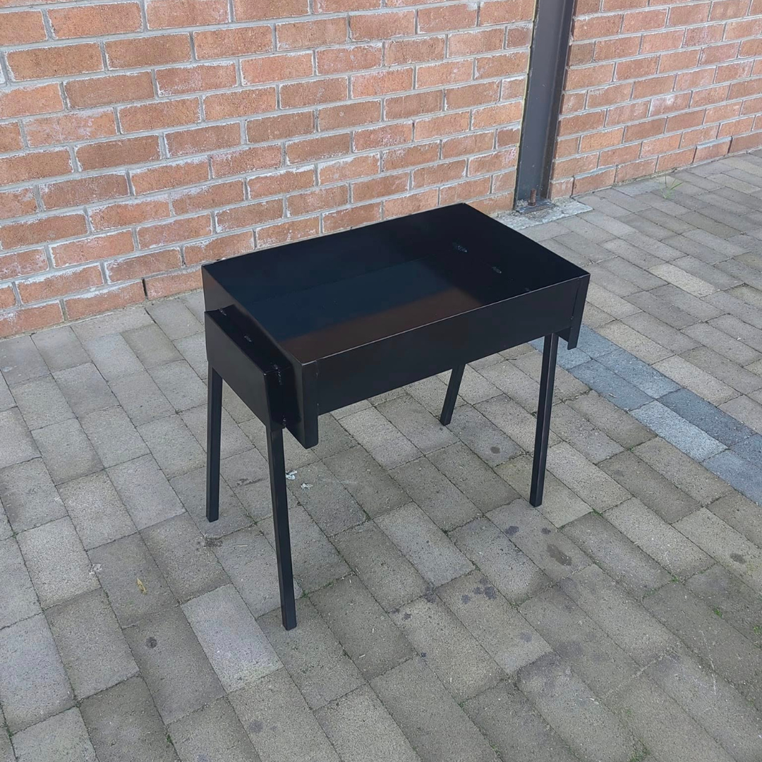 Parrilla Articulada com Base Resistente – Portátil e Prática